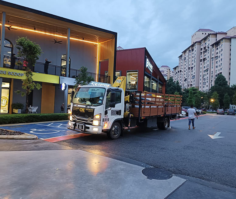 03_img_crane lorry